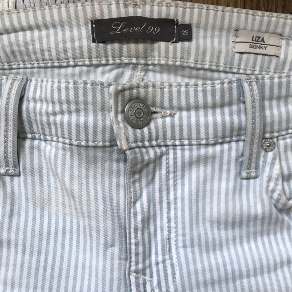 Level 99 sz 29 white and light blue striped pants